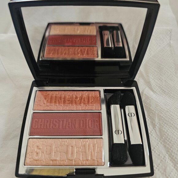 Brand New Christian Dior Makeup - 1 Lip Gloss, 1 Lip Oil & 2 Eyeshadow Pallettes - Picture 3 of 6